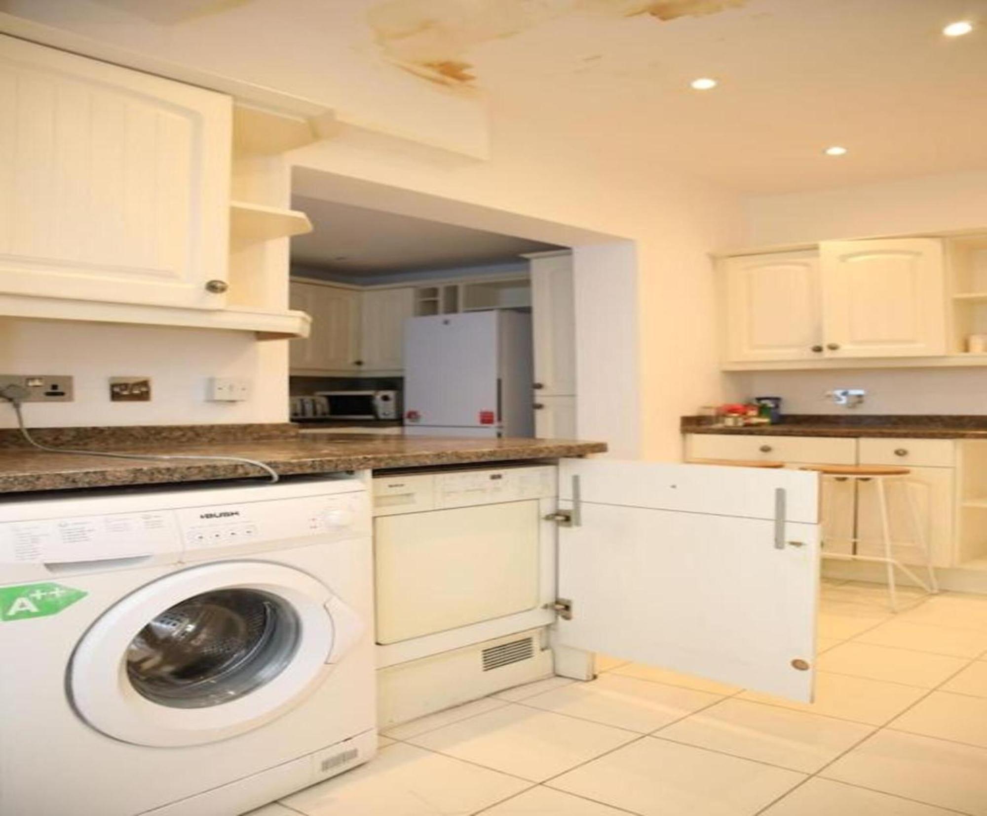 Oyo Timi Holiday Homes London Exterior photo