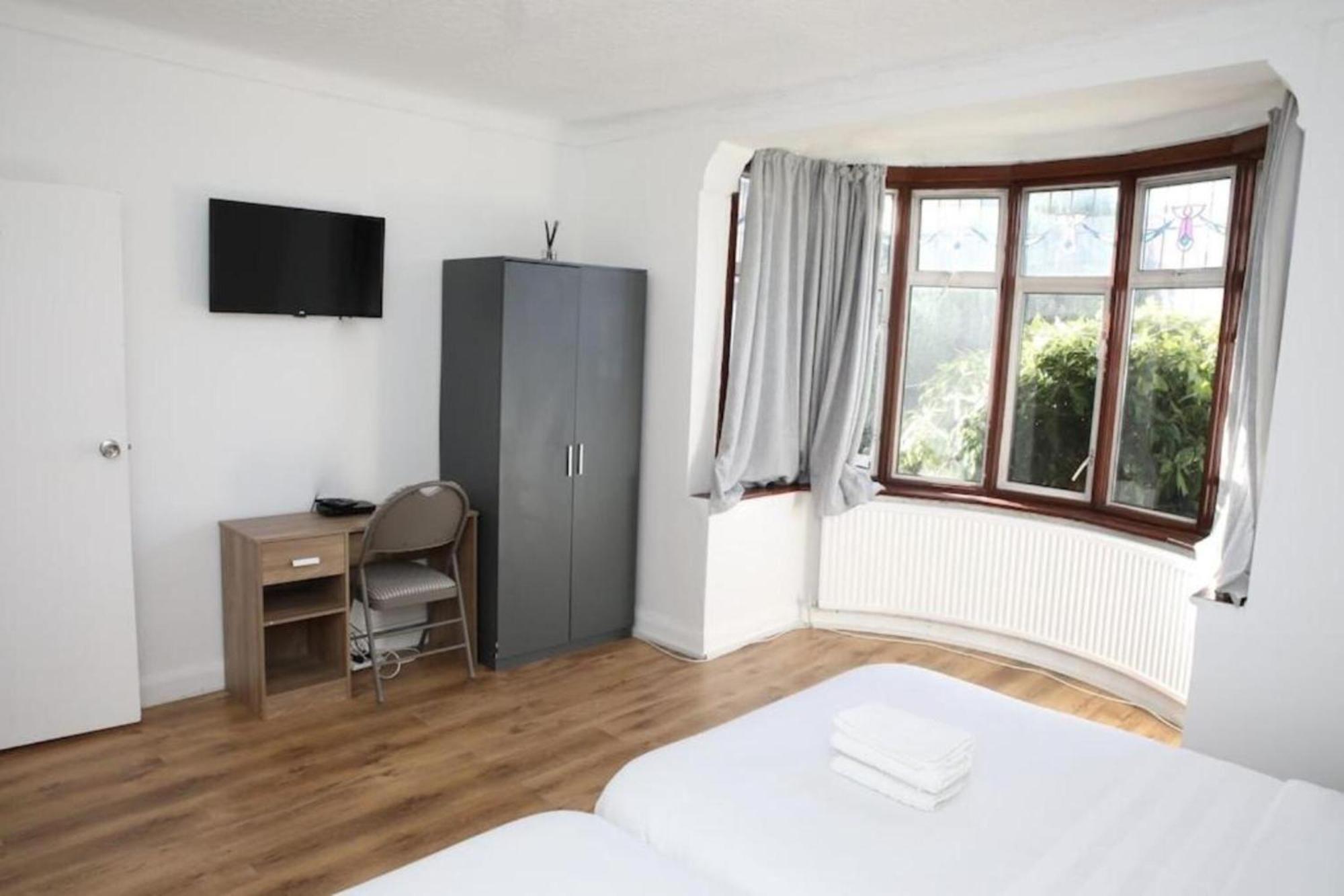Oyo Timi Holiday Homes London Exterior photo