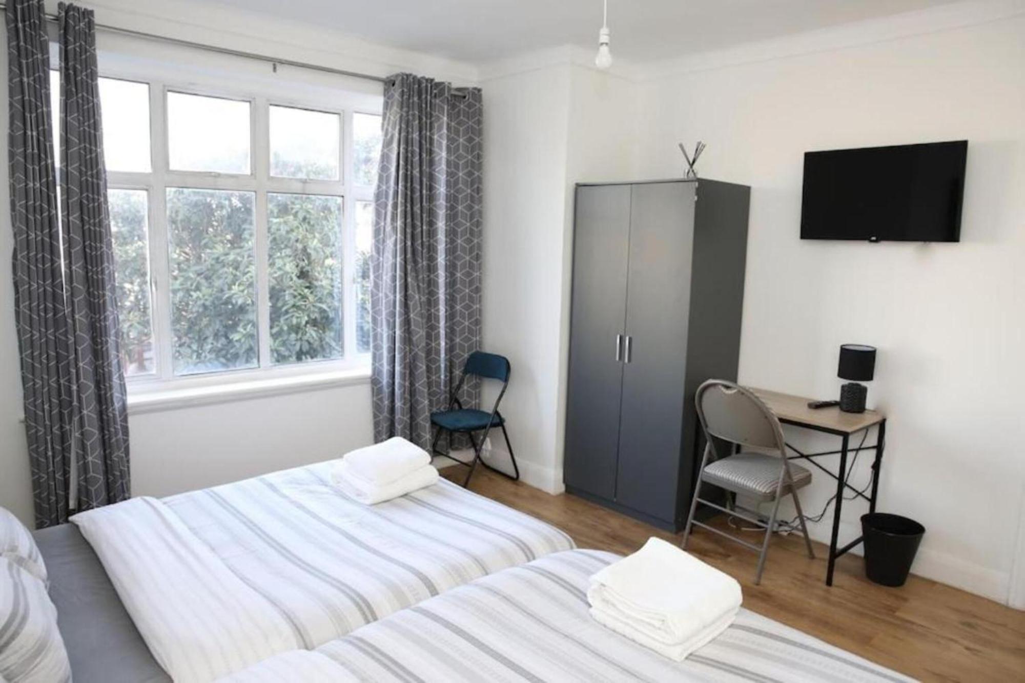 Oyo Timi Holiday Homes London Exterior photo
